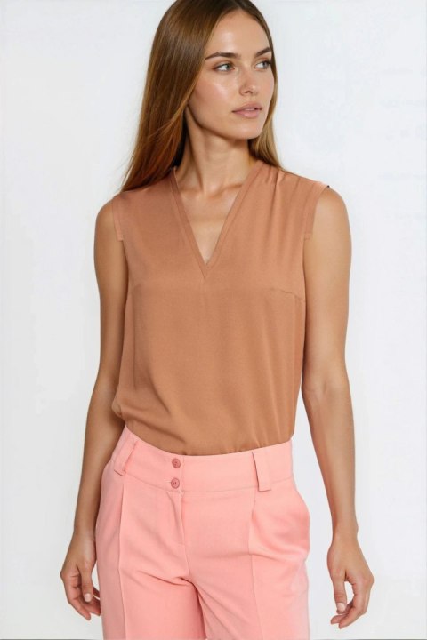 Bluzka bez rękawów z dekoltem V B213 Carmel - Nife