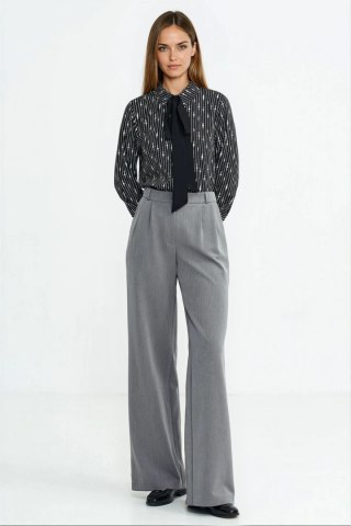 Bluzka z szarfą pod szyją B211 Wzór Koralik/Black - Nife