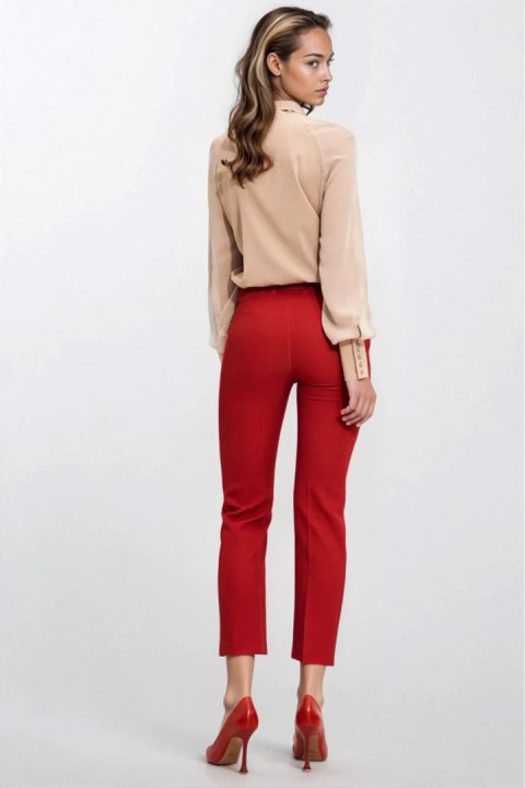 Delikatna beżowa bluzka z szarfą B182 Beige - Nife